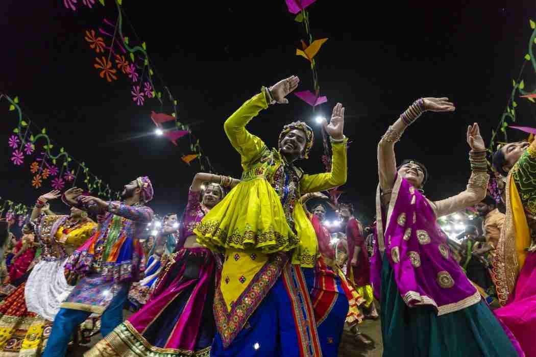 What happens during Navratri in Gujarat? travelseewrite